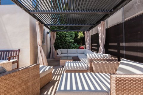 Talo myytävänä Esplugues de Llobregat, Barcelona, Espanja, 7 makuuhuonetta, 960 m2 No. 182597 - kuva 9