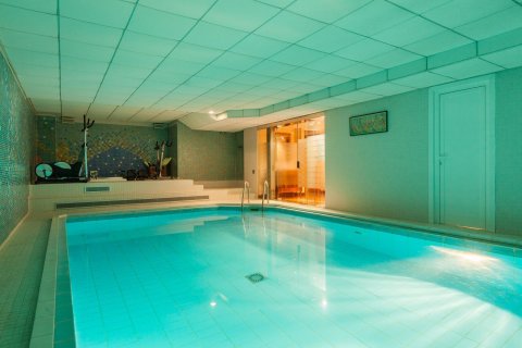 Talo myytävänä Esplugues de Llobregat, Barcelona, Espanja, 7 makuuhuonetta, 960 m2 No. 182597 - kuva 12