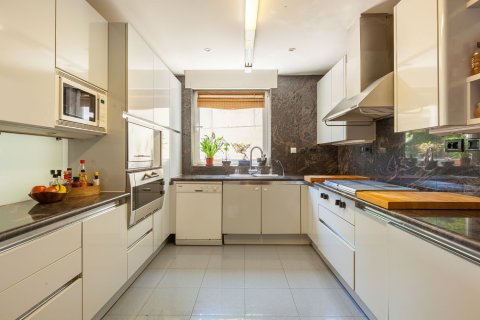 Talo myytävänä Esplugues de Llobregat, Barcelona, Espanja, 7 makuuhuonetta, 960 m2 No. 182597 - kuva 26