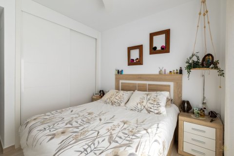 Продажа квартиры Вилламартин, Аликанте, Испания 2 спальни, 63м2 №136723 - фото 15