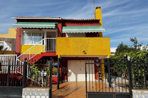 Villa in vendita a Punta Prima, Alicante, Spagna 5 camere da letto, 200 mq. N° 136721 - foto 1