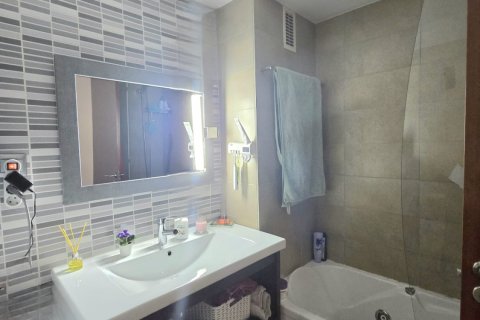 Paritalo myytävänä Santa Perpetua De Mogoda, Barcelona, Espanja, 2 makuuhuonetta, 160 m2 No. 153439 - kuva 9