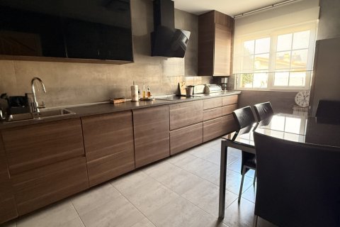 Kaupunkipientalo myytävänä Villaquilambre, Leon, Espanja, 3 makuuhuonetta, 275 m2 No. 152255 - kuva 2