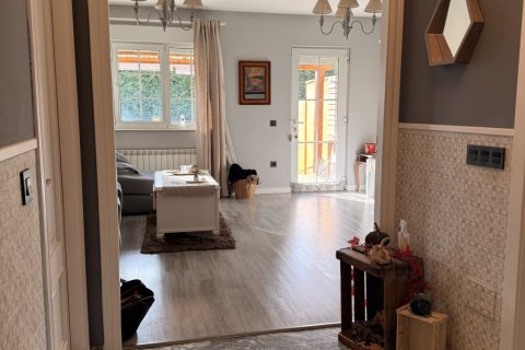 Kaupunkipientalo myytävänä Villaquilambre, Leon, Espanja, 3 makuuhuonetta, 275 m2 No. 152255 - kuva 9