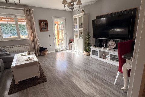 Kaupunkipientalo myytävänä Villaquilambre, Leon, Espanja, 3 makuuhuonetta, 275 m2 No. 152255 - kuva 5