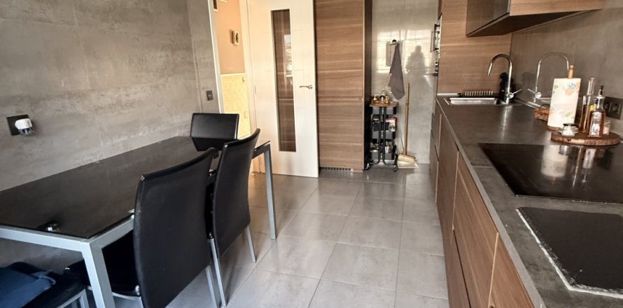 Kaupunkipientalo Villaquilambre, Leon, Espanja 3 makuuhuonetta, 275 m2 No. 152255