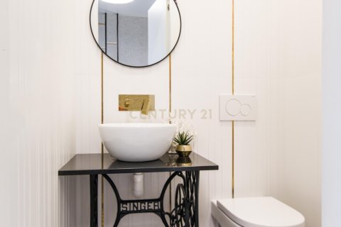 House for sale in Barcelona, Spain 4 bedrooms, 300 sq.m. No. 167127 - photo 27