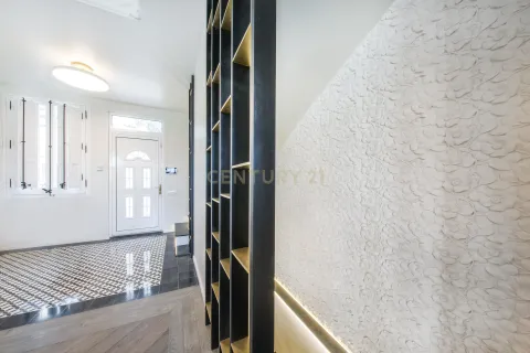 House for sale in Barcelona, Spain 4 bedrooms, 300 sq.m. No. 167127 - photo 23
