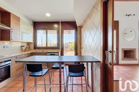 Talo myytävänä Vilanova i la Geltru, Barcelona, Espanja, 4 makuuhuonetta, 259 m2 No. 153756 - kuva 9