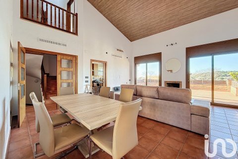 Talo myytävänä Vilanova i la Geltru, Barcelona, Espanja, 4 makuuhuonetta, 259 m2 No. 153756 - kuva 24