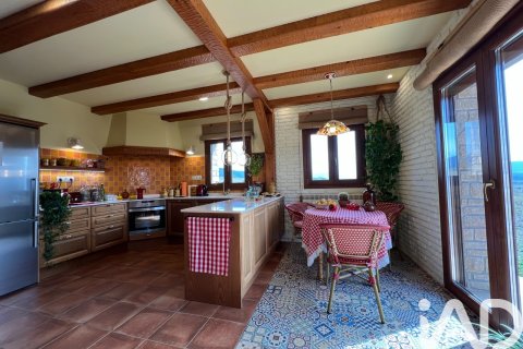 Продажа дома в Хака, Уэска, Испания 3 спальни, 411м2 №187916 - фото 4