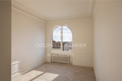 Kattohuoneisto myytävänä Barcelona, Espanja, 4 makuuhuonetta, 250 m2 No. 157278 - kuva 8