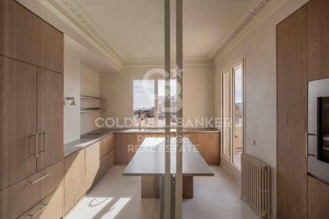 Kattohuoneisto myytävänä Barcelona, Espanja, 4 makuuhuonetta, 250 m2 No. 157278 - kuva 6