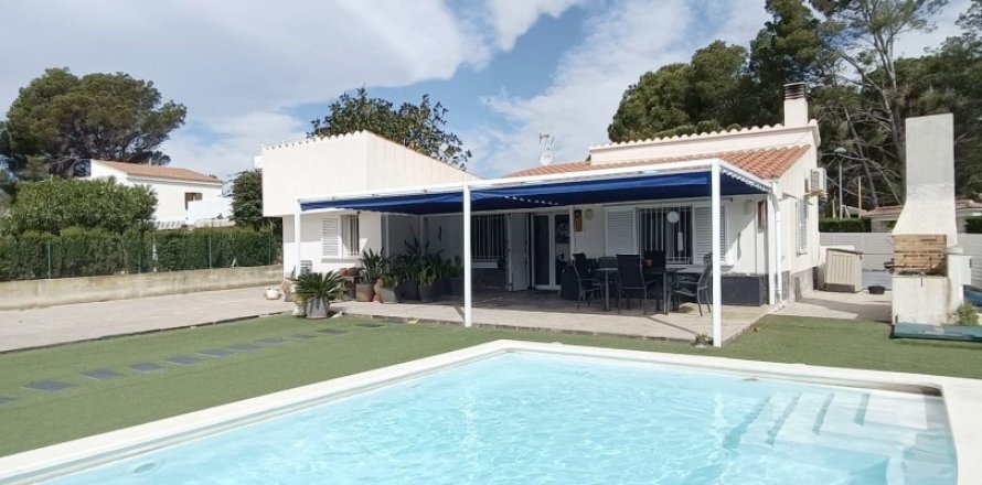 Дом в Л'Аметлья-де-Мар, Таррагона, Испания 3 спальни, 138м2 №153446