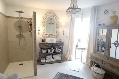 Hus till salu i Camarles, Tarragona, Spanien 6 sovrum, 350 kvm. Nr. 153445 - foto 12