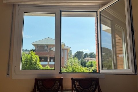 Dom w Corbera de Llobregat, Barcelona, Hiszpania 6 sypialni, 230 mkw. nr 153447 – zdjęcie 17