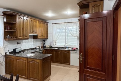 Dom w Corbera de Llobregat, Barcelona, Hiszpania 6 sypialni, 230 mkw. nr 153447 – zdjęcie 11