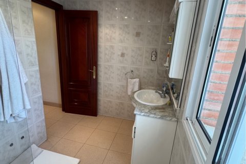 Dom w Corbera de Llobregat, Barcelona, Hiszpania 6 sypialni, 230 mkw. nr 153447 – zdjęcie 13