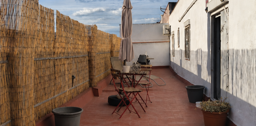 Penthouse in Montcada i Reixac, Barcelona, Spain 3 bedrooms, 70 sq.m. No. 184626