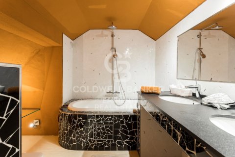 House à vendre à Barcelona, Espagne, 1400 m2 No. 179191 - photo 25