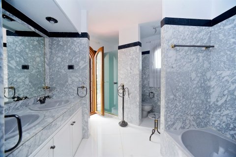 Продажа виллы в Ла-Манга-дель-Мар-Менор, Мурсия, Испания 6 спален, 554м2 №119957 - фото 19