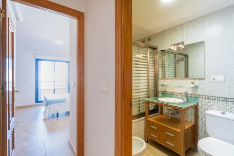 Apartament w Torrevieja, Alicante, Hiszpania 3 sypialnie, 105 mkw. nr 146381 – zdjęcie 13