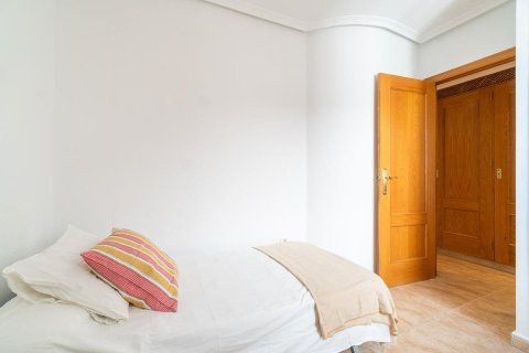 Apartament w Torrevieja, Alicante, Hiszpania 3 sypialnie, 105 mkw. nr 146381 – zdjęcie 22