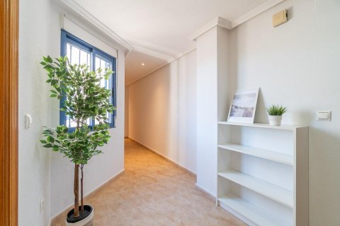 Apartament w Torrevieja, Alicante, Hiszpania 3 sypialnie, 105 mkw. nr 146381 – zdjęcie 8