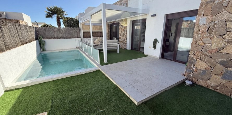 Villa in Cabo Roig, Alicante, Spain 3 bedrooms, 83 sq.m. No. 155588