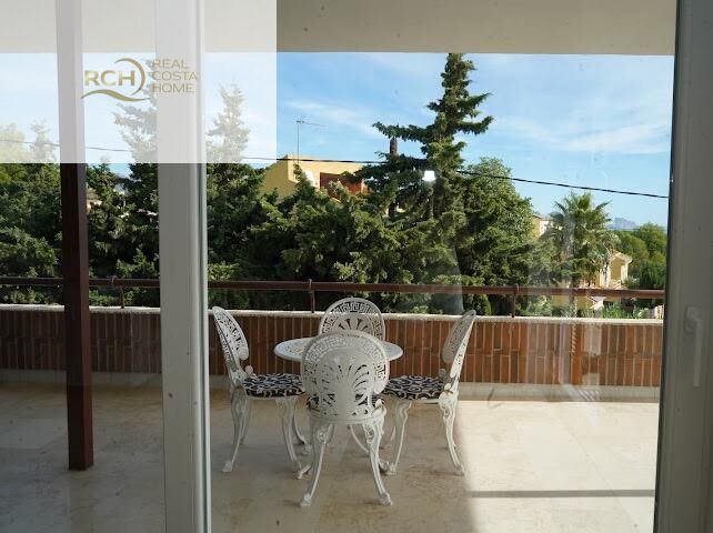 Villa i La Nucia, Alicante, Spanien 6 sovrum, 595 kvm. Nr. 155587
