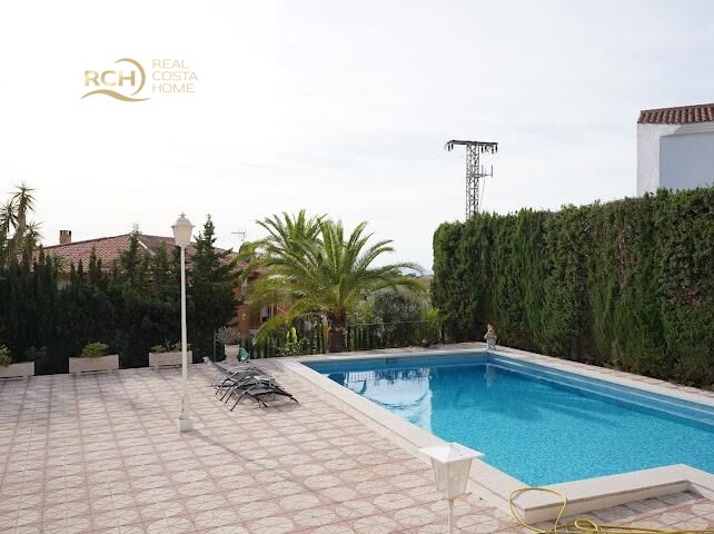 Villa i La Nucia, Alicante, Spanien 6 sovrum, 595 kvm. Nr. 155587