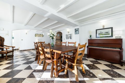 Villa for sale in Dehesa De Campoamor, Alicante, Spain 7 bedrooms, 512 sq.m. No. 155589 - photo 12