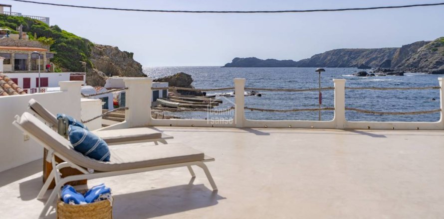 Apartment in Mahon, Menorca, Spain 2 bedrooms, 157 sq.m. No. 166517