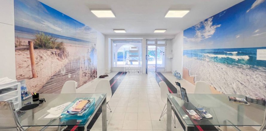 Proprietà commerciale a Es Mercadal, Menorca, Spagna 51 mq. N° 183210