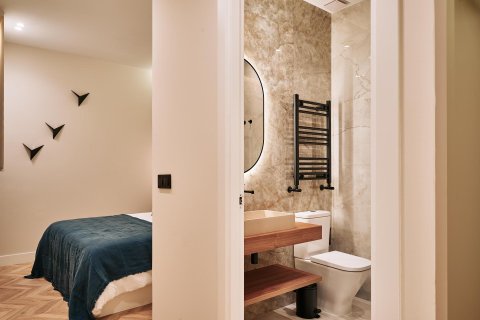 Apartment for sale in Madrid, Spain 3 bedrooms, 213 sq.m. No. 165497 - photo 4