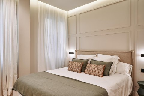 Apartment for sale in Madrid, Spain 3 bedrooms, 213 sq.m. No. 165497 - photo 8