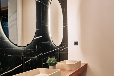 Apartment for sale in Madrid, Spain 3 bedrooms, 213 sq.m. No. 165497 - photo 7