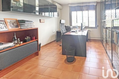 Hus till salu i Sant Feliu de Codines, Barcelona, Spanien 5 sovrum, 734 kvm. Nr. 153974 - foto 27