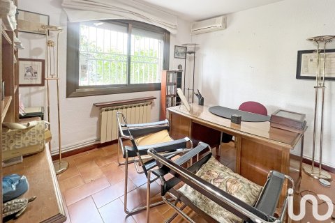 Hus till salu i Sant Feliu de Codines, Barcelona, Spanien 5 sovrum, 734 kvm. Nr. 153974 - foto 10