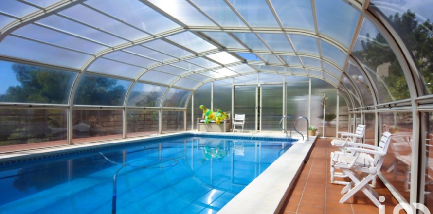 Hus i Benicasim, Castellon, Spanien 3 sovrum, 2065 kvm. Nr. 153980