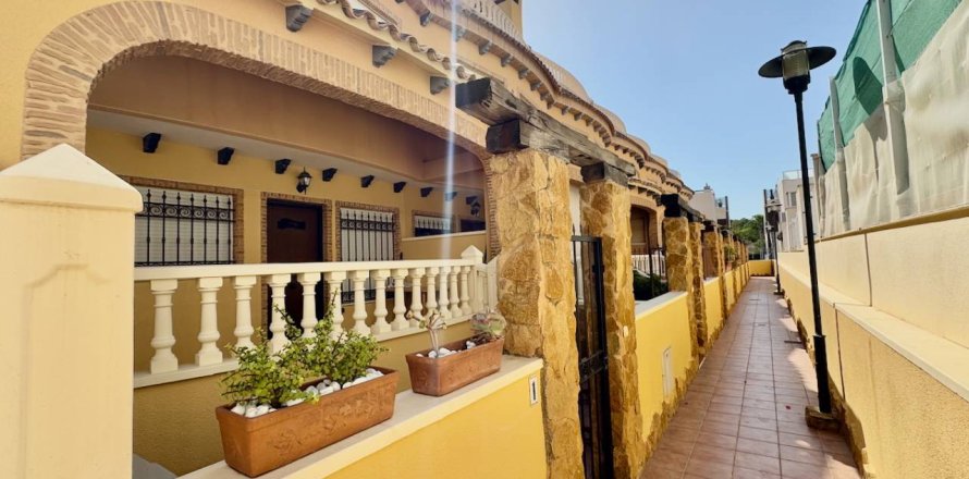 Villa Guardamar del Segura, Alicante, Spanien 4 Schlafzimmer, 100 m2 Nr. 135703