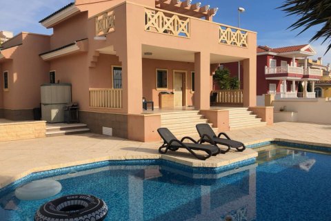 Villa in vendita Ciudad Quesada, Alicante, Spagna 4 camere da letto, 190 mq. N° 135704 - foto 1