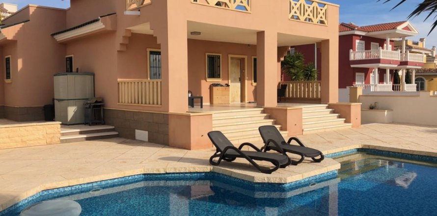 Villa Ciudad Quesada, Alicante, Spagna 4 camere da letto, 190 mq. N° 135704