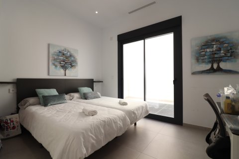 Villa till salu Ciudad Quesada, Alicante, Spanien 3 sovrum, 200 kvm. Nr. 135700 - foto 11