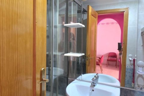 Huoneisto myytävänä Torrevieja, Alicante, Espanja, 2 makuuhuonetta, 60 m2 No. 184373 - kuva 9