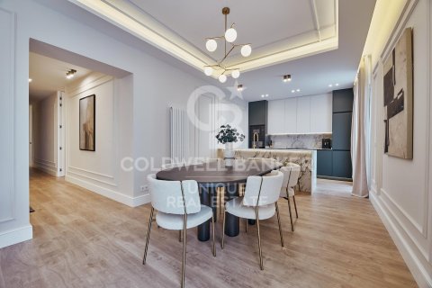 Apartamento en venta en Madrid, España 2 dormitorios, 117 m2 No. 158297 - foto 7