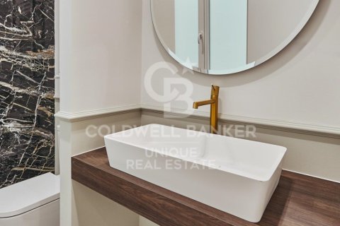 Apartment for sale in Madrid, Spain 3 bedrooms, 142 sq.m. No. 158298 - photo 22