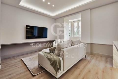 Apartment for sale in Madrid, Spain 3 bedrooms, 142 sq.m. No. 158298 - photo 2