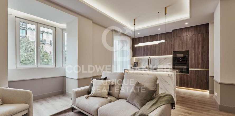 Apartment in Madrid, Spain 3 bedrooms, 142 sq.m. No. 158298