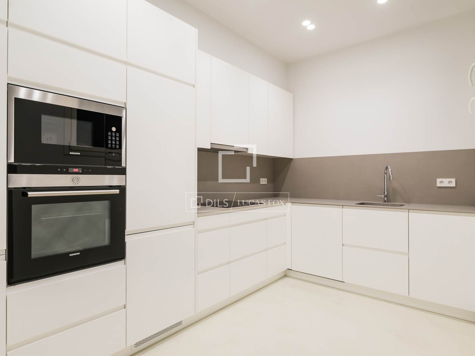 Huoneisto Barcelona, Espanja 4 makuuhuonetta, 170 m2 No. 192836